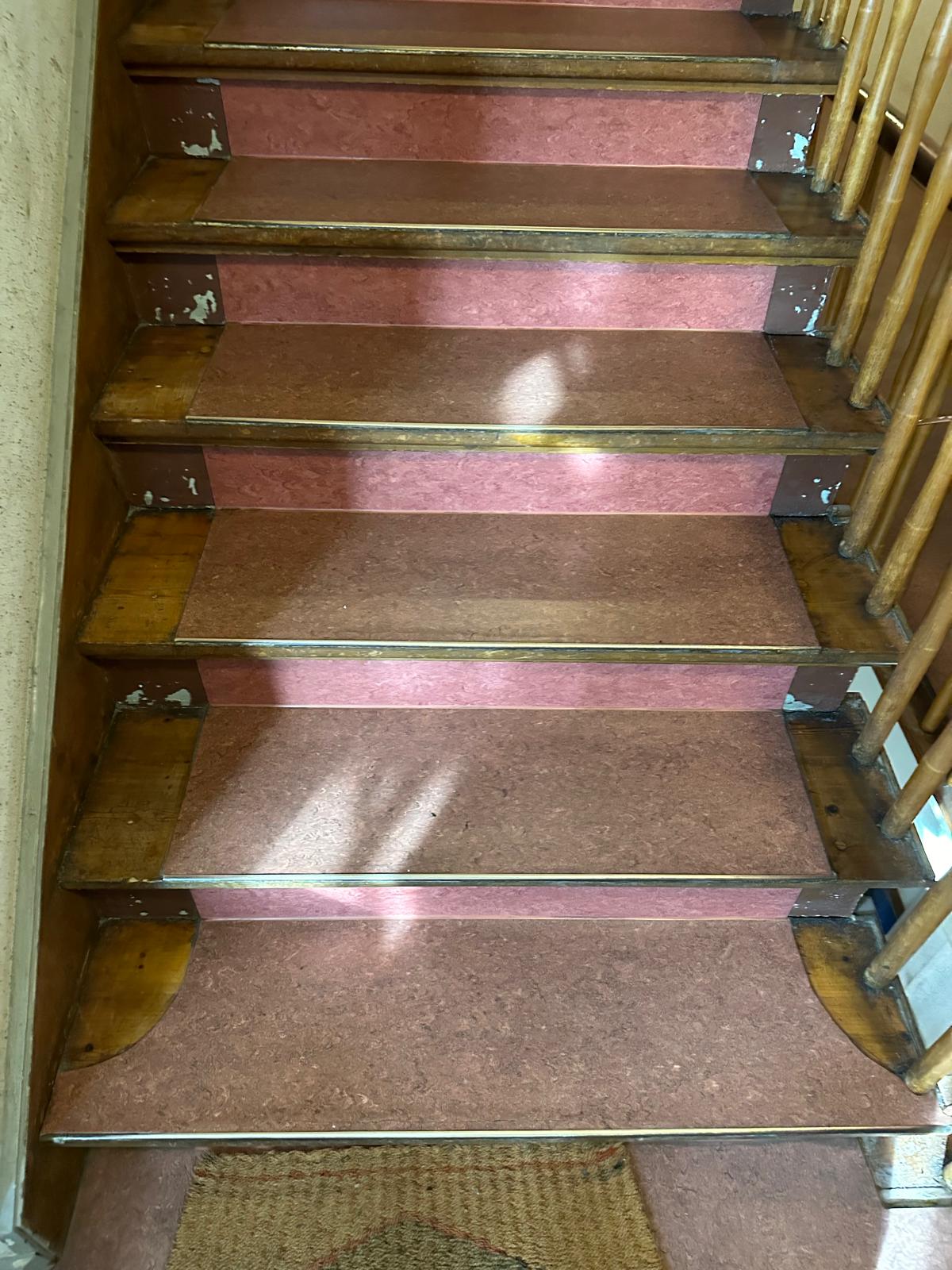 Treppenstufen nach der Grundreinigung und Beschichtung